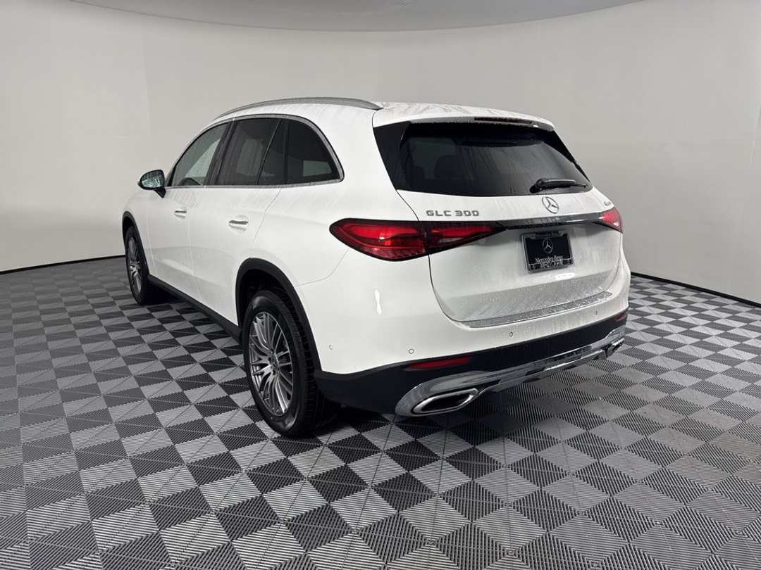 2026 Mercedes-Benz GLC 300 - Image 3