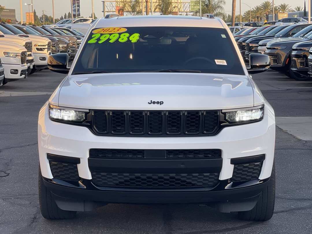 2023 Jeep Grand Cherokee L Altitude - Image 2