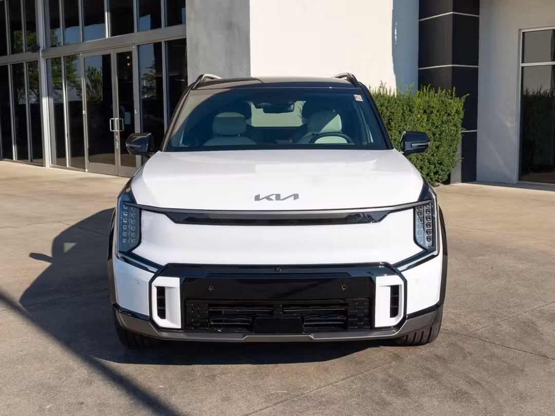 2026 Kia Ev9 GTLine - Image 2