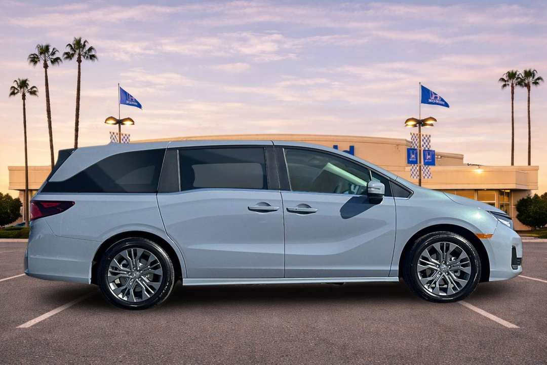 2027 Honda Odyssey Touring - Image 3