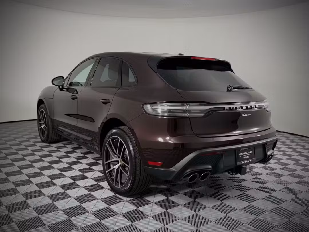 2025 Porsche Macan - Image 3