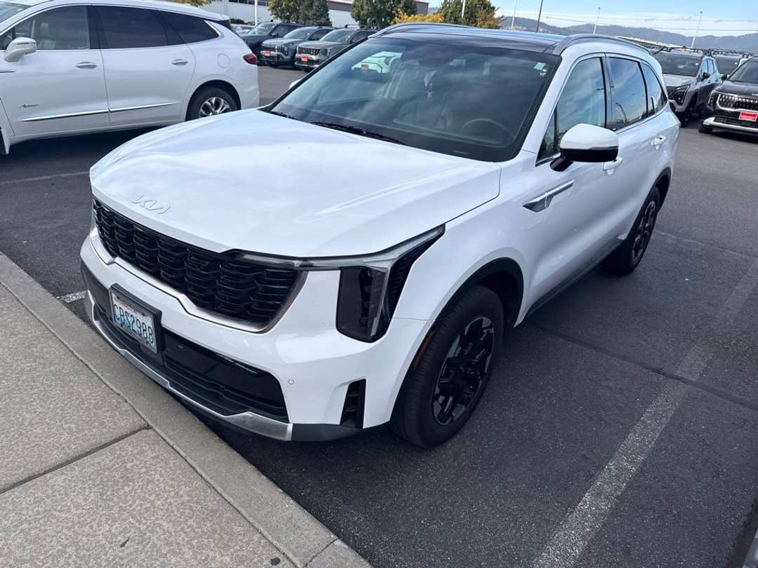 2024 Kia Sorento S - Image 2