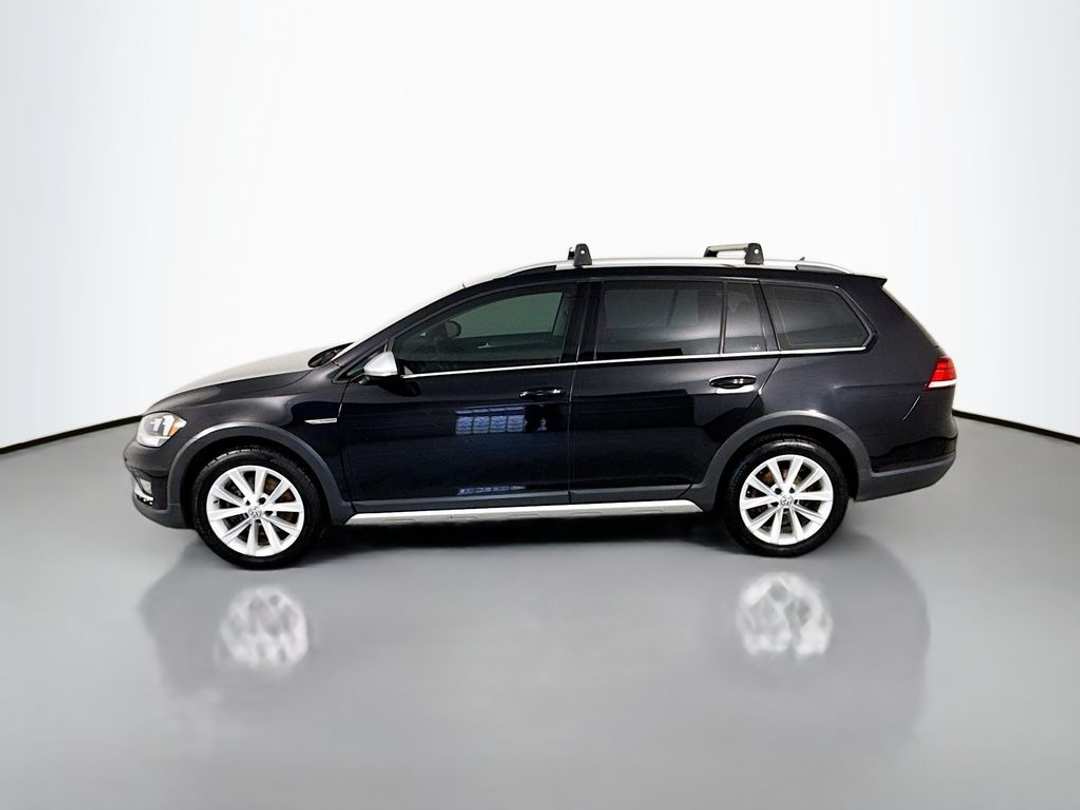 2019 Volkswagen Golf Alltrack TSI S - Image 2