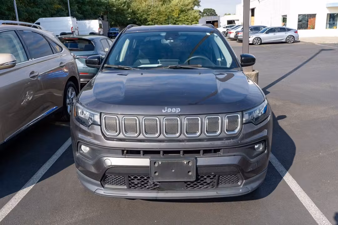 2022 Jeep Compass Latitude - Image 2