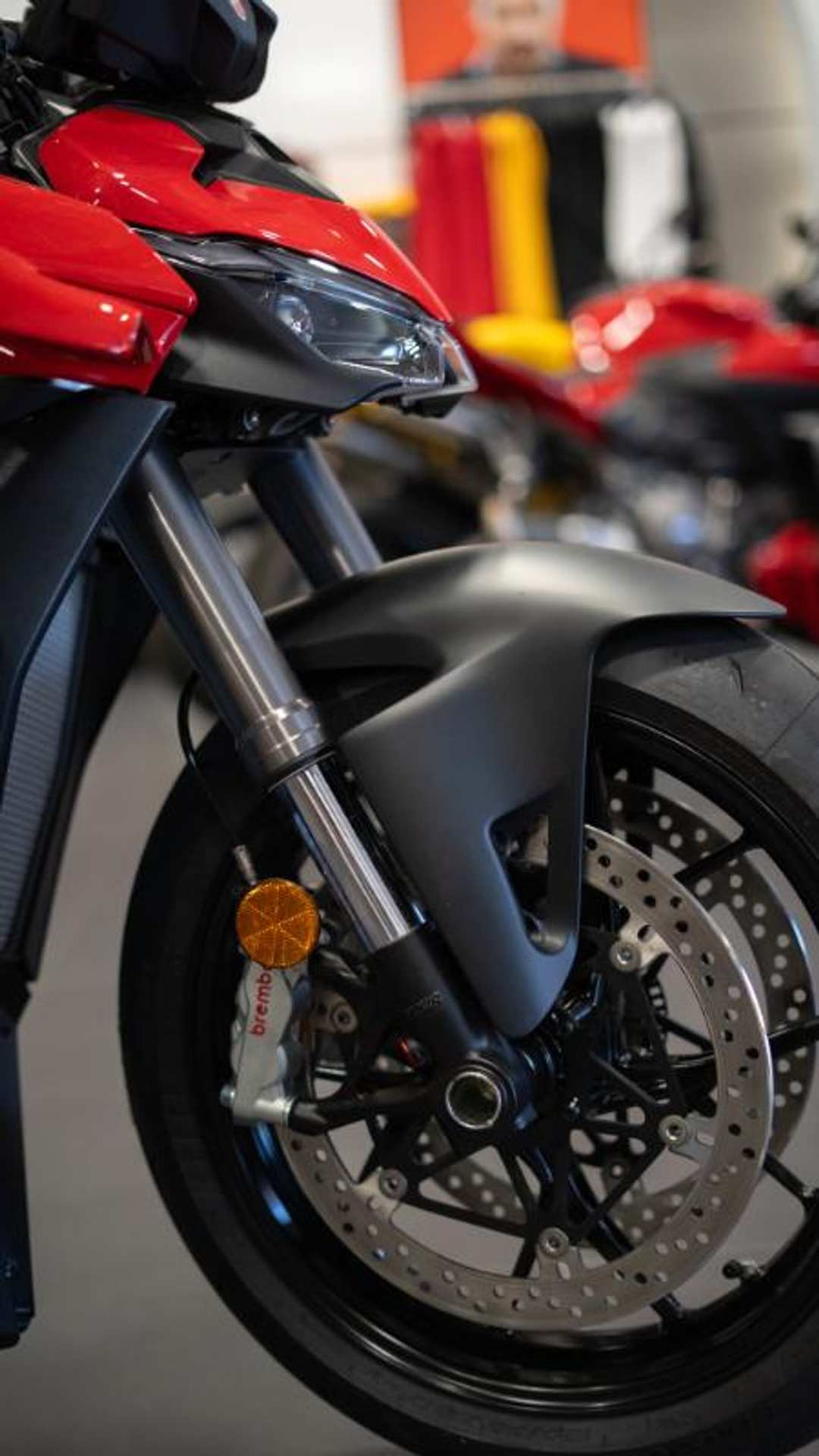 2026 Ducati Streetfighter V4 - Image 3