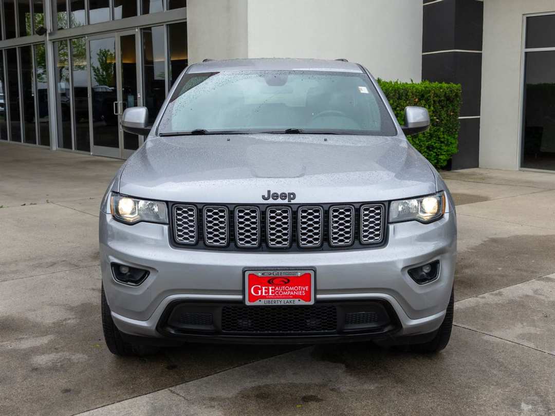 2021 Jeep Grand Cherokee Laredo X - Image 2