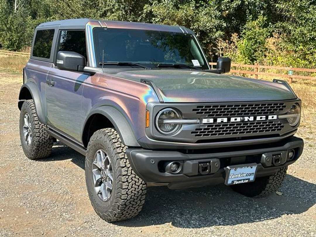 2025 Ford Bronco Badlands - Image 2
