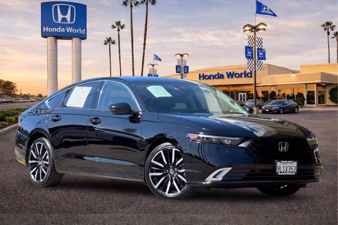 2024 Honda Accord Hybrid Touring - Image 2