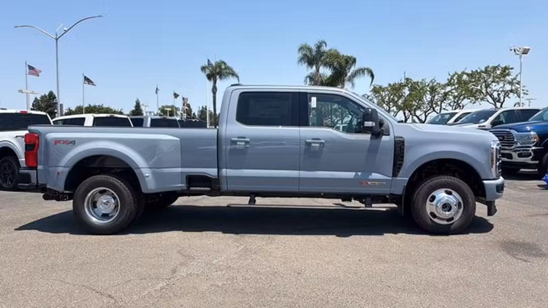 2026 Ford F-350Sd Platinum - Image 2