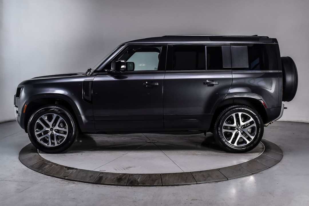 2025 Land Rover Defender 110 S - Image 3