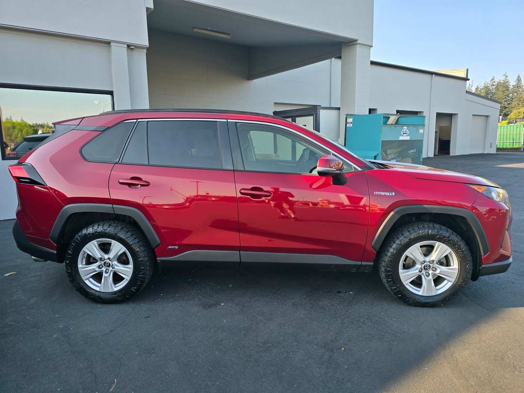 2019 Toyota Rav4 Hybrid LE - Image 3