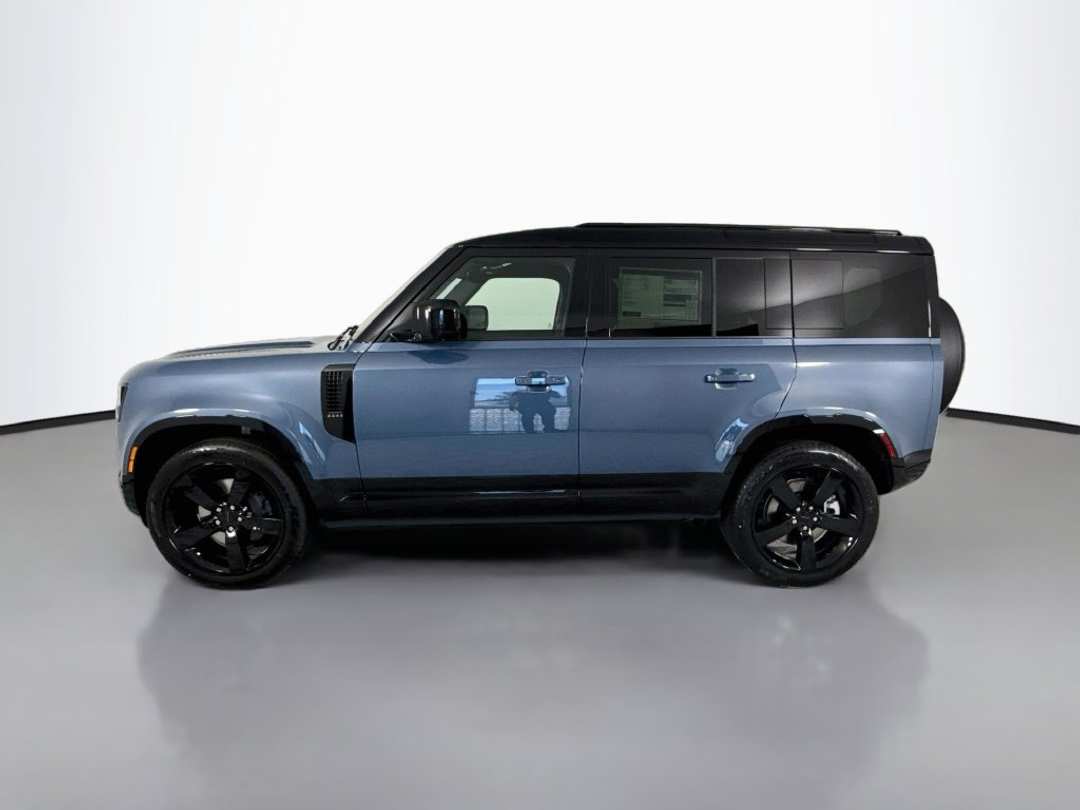 2026 Land Rover Defender 110 XDynamic SE - Image 2