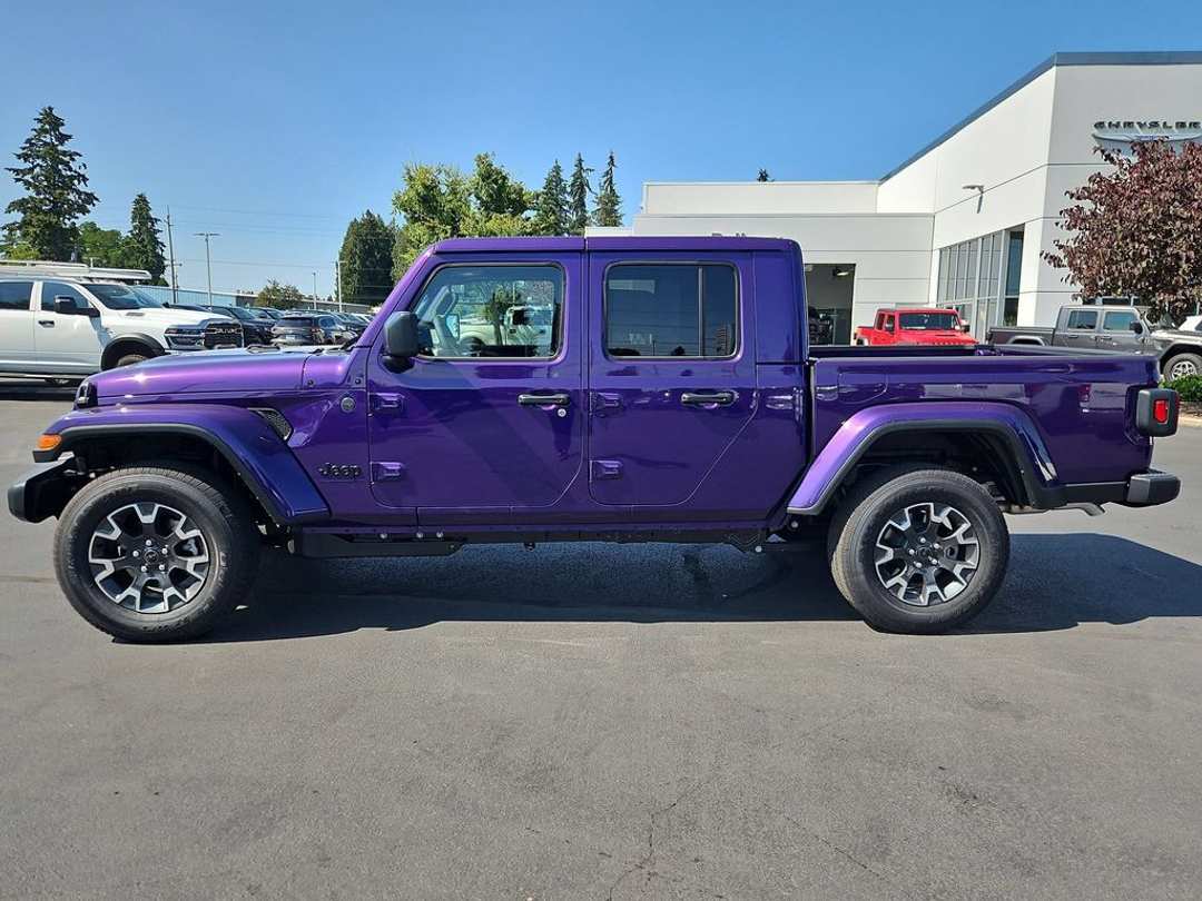 2026 Jeep Gladiator Sahara - Image 3