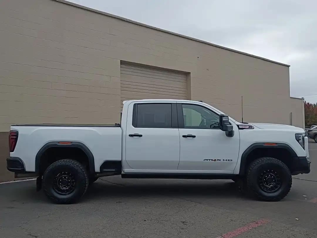 2025 GMC Sierra 2500Hd AT4X - Image 3