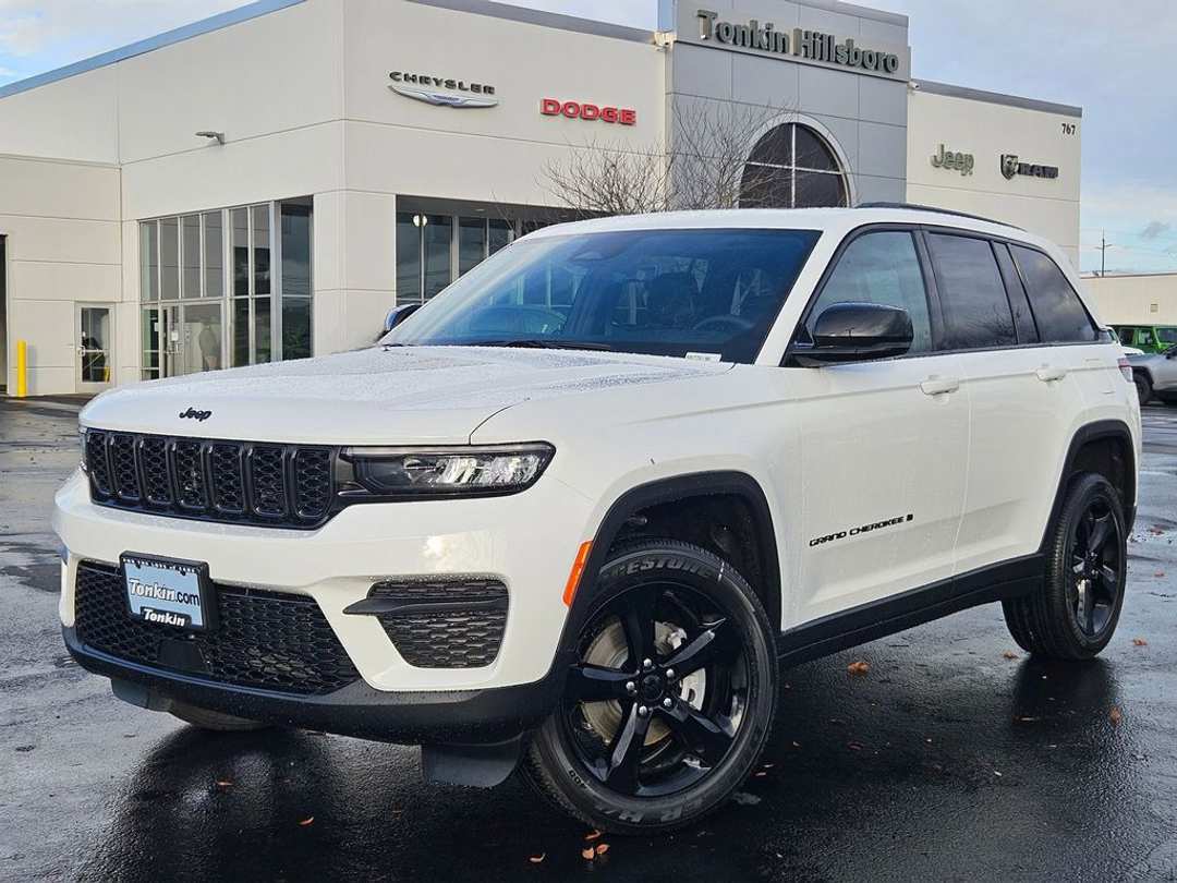2025 Jeep Grand Cherokee Altitude X - Image 2