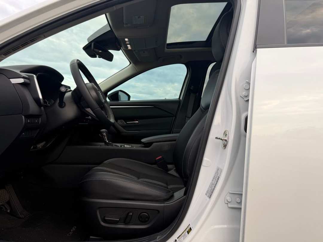 2024 MAZDA Cx-50 2.5 S Premium Package - Image 3