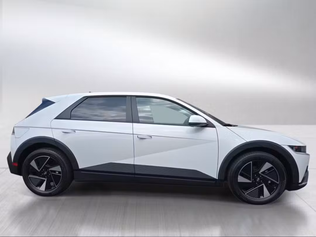 2026 Hyundai Ioniq 5 SE - Image 2