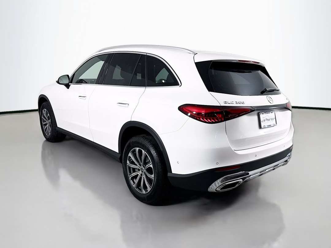 2026 Mercedes-Benz GLC GLC 300 - Image 3
