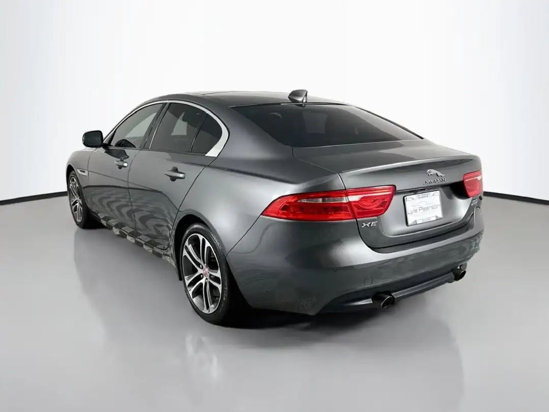 2017 Jaguar XE 35t Premium - Image 3