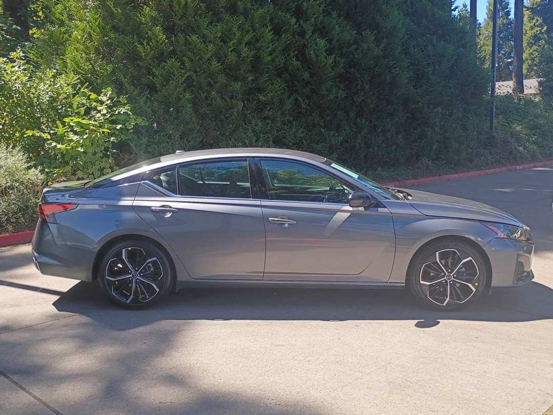 2024 Nissan Altima 2.5 SR - Image 3