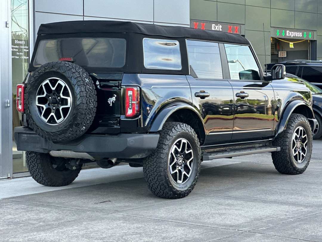 2023 Ford Bronco Outer Banks - Image 3