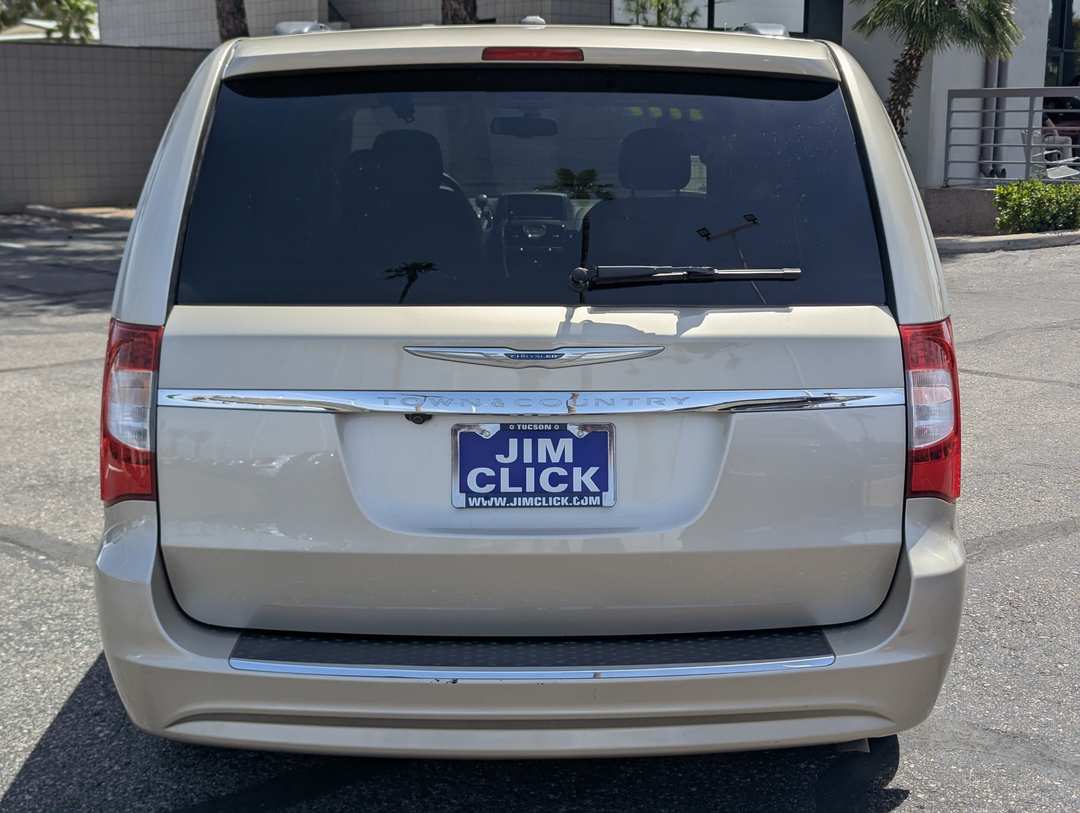 2013 Chrysler Town & Country Touring - Image 3