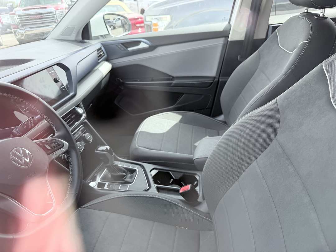2024 Volkswagen Taos SE - Image 2