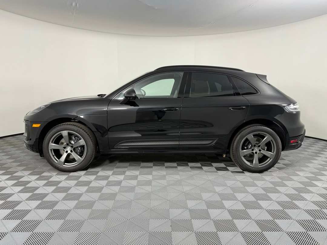 2026 Porsche Macan - Image 2
