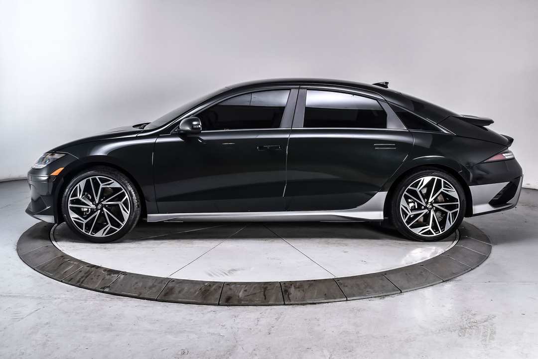 2024 Hyundai Ioniq 6 SEL - Image 3