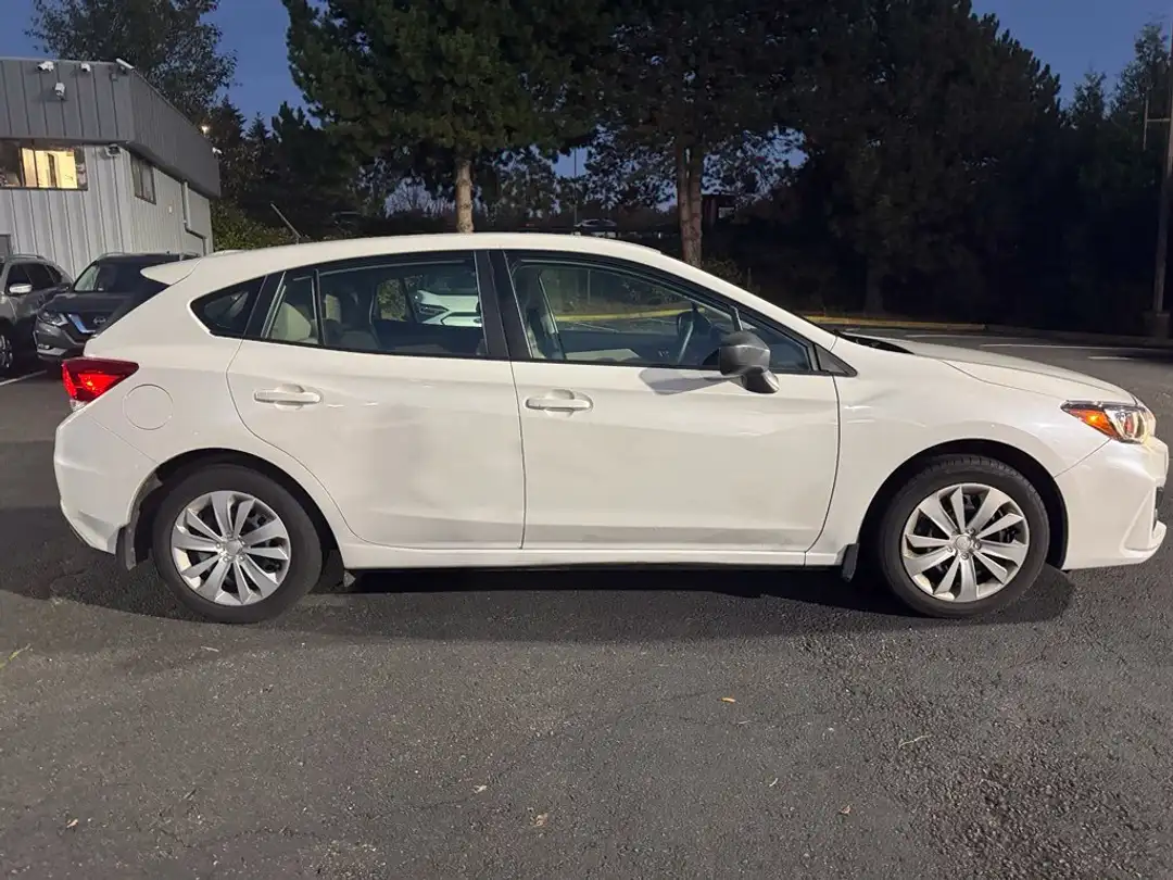 2018 Subaru Impreza 2.0i - Image 2
