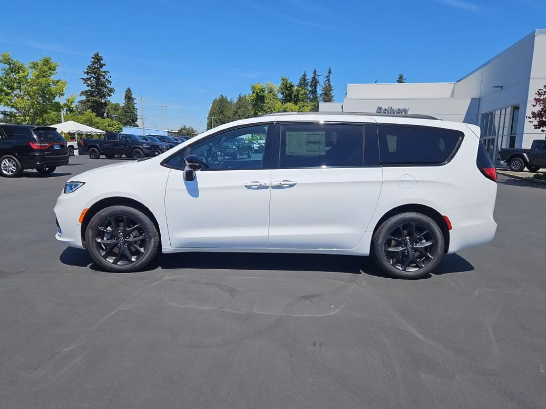 2026 Chrysler Pacifica Select - Image 3