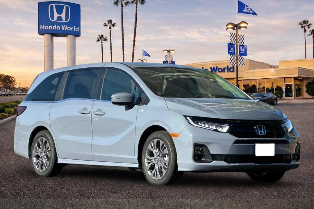 2026 Honda Odyssey Touring - Image 2