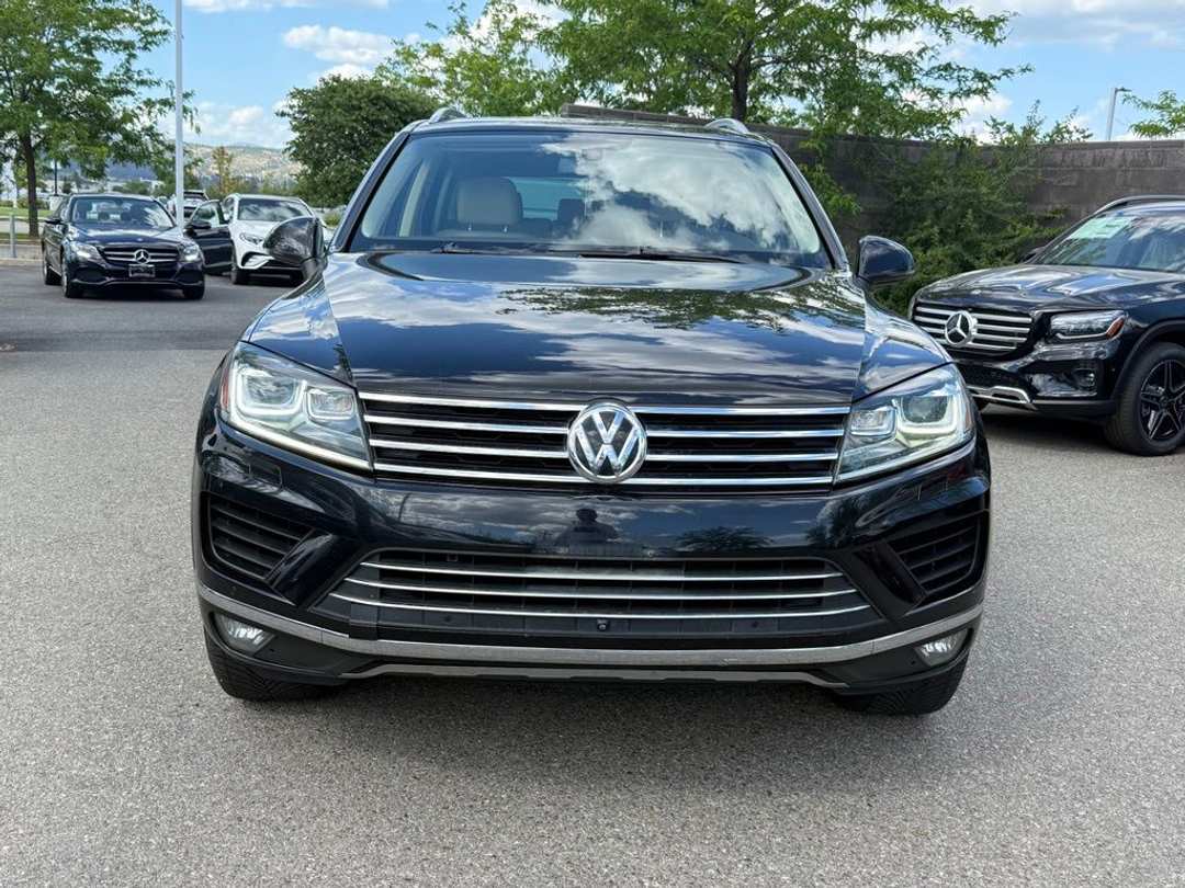 2015 Volkswagen Touareg V6 Executive - Image 2