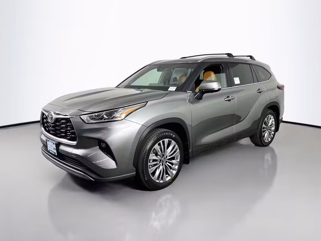 2026 Toyota Highlander Platinum - Image 3
