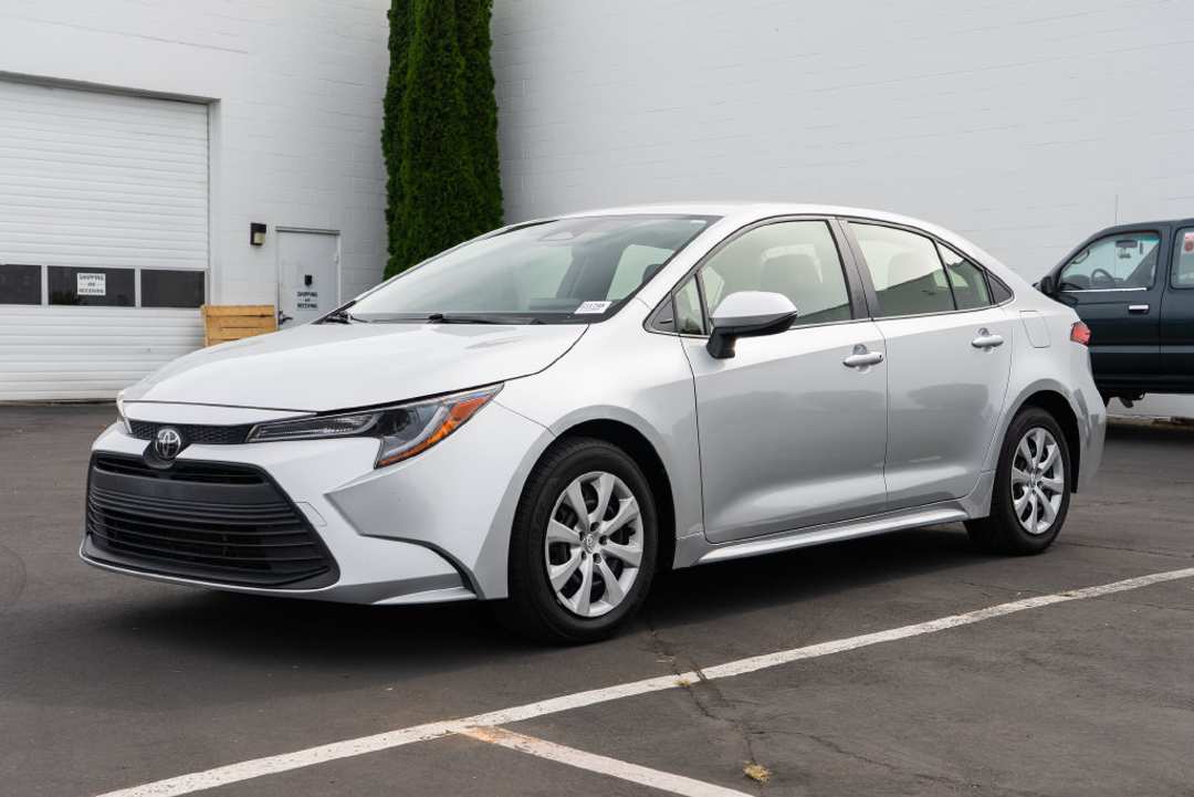2024 Toyota Corolla LE - Image 3