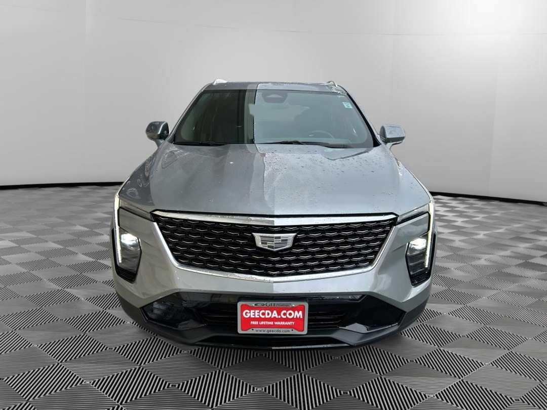 2024 Cadillac Xt4 Premium Luxury - Image 2