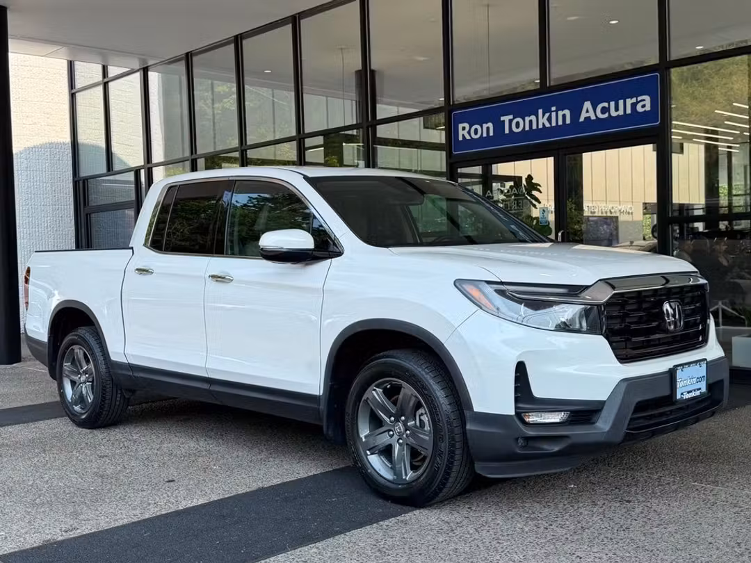2023 Honda Ridgeline RTLE - Image 2