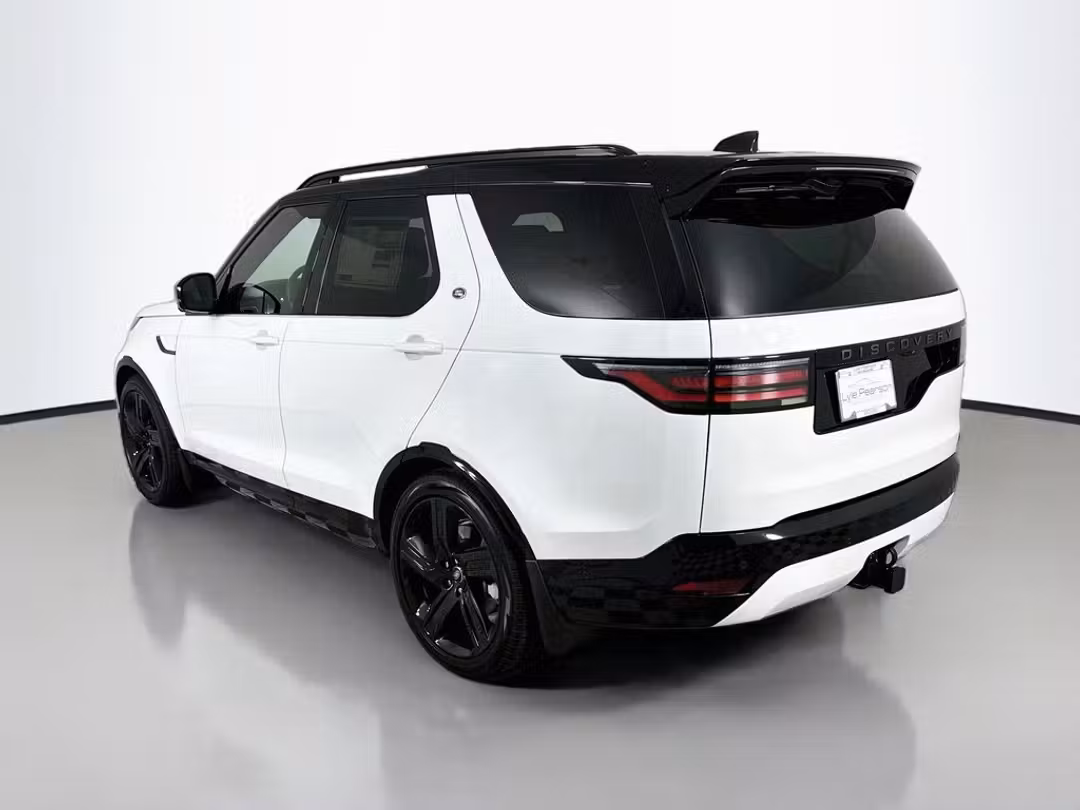 2026 Land Rover Discovery Dynamic SE - Image 3