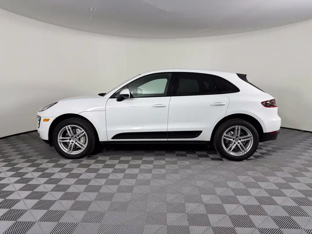 2018 Porsche Macan S - Image 2