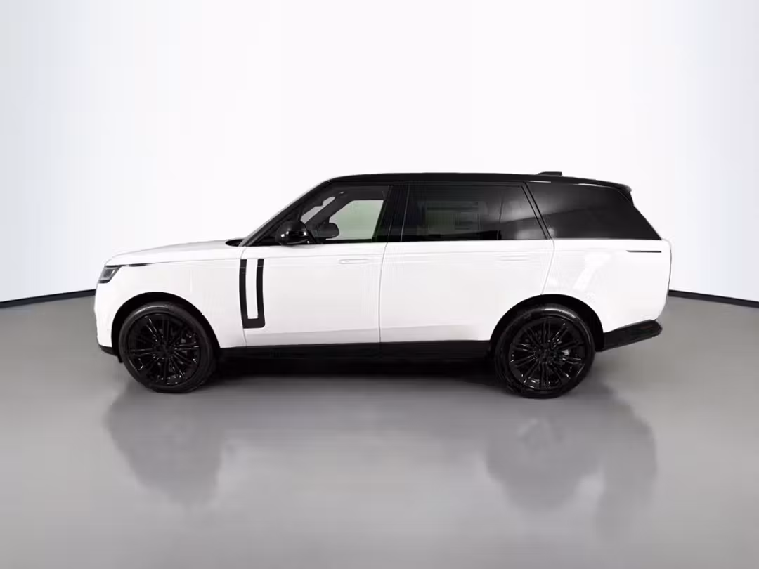2026 Land Rover Range Rover SE - Image 2