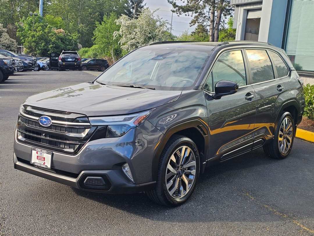 2025 Subaru Forester Touring - Image 3