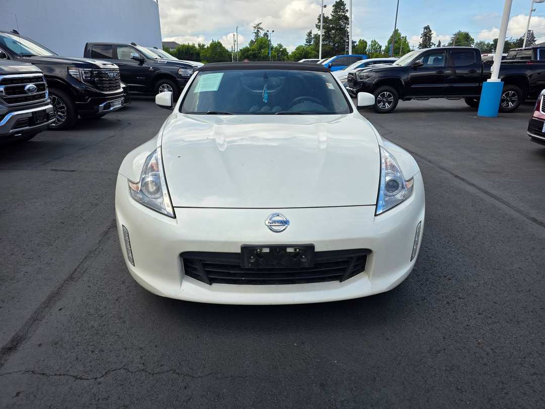 2014 Nissan 370Z Touring - Image 3