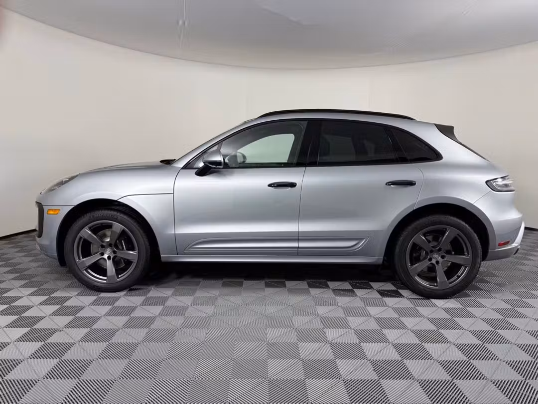 2026 Porsche Macan S - Image 2