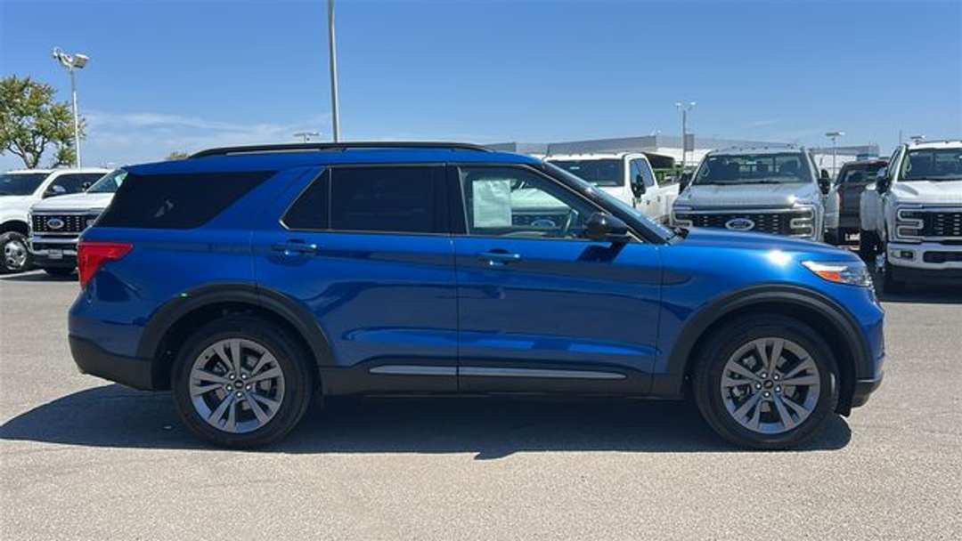 2022 Ford Explorer XLT - Image 2