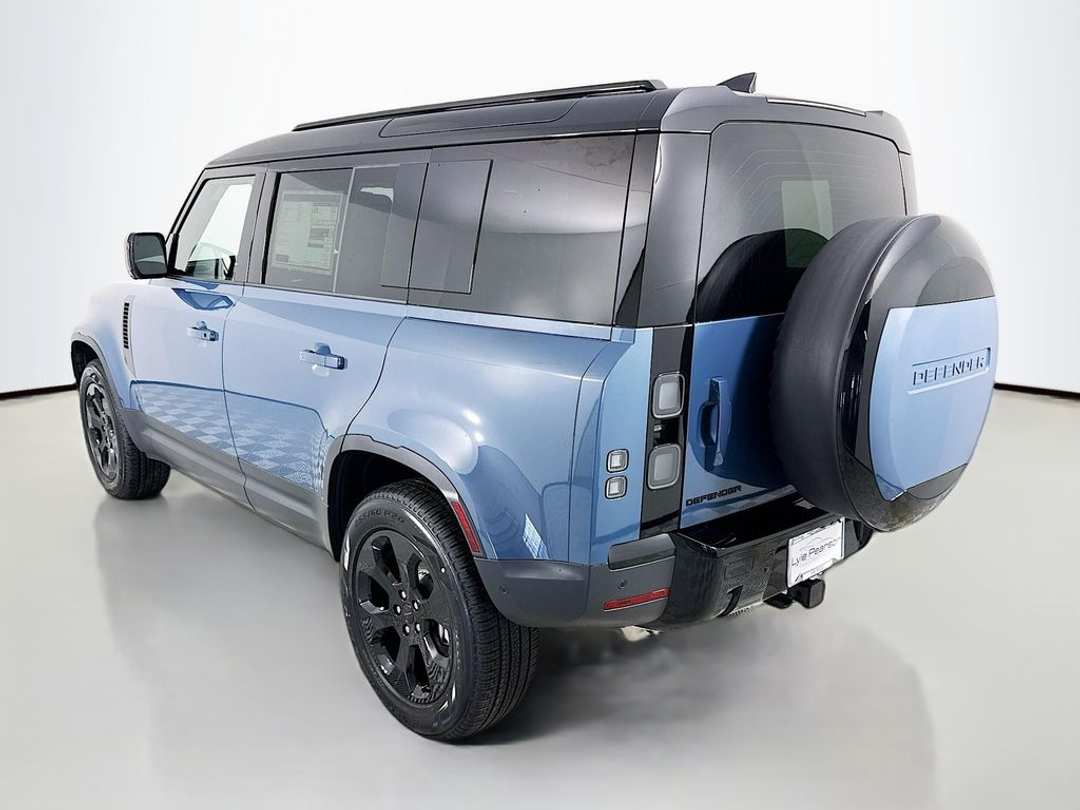 2026 Land Rover Defender 110 S - Image 3