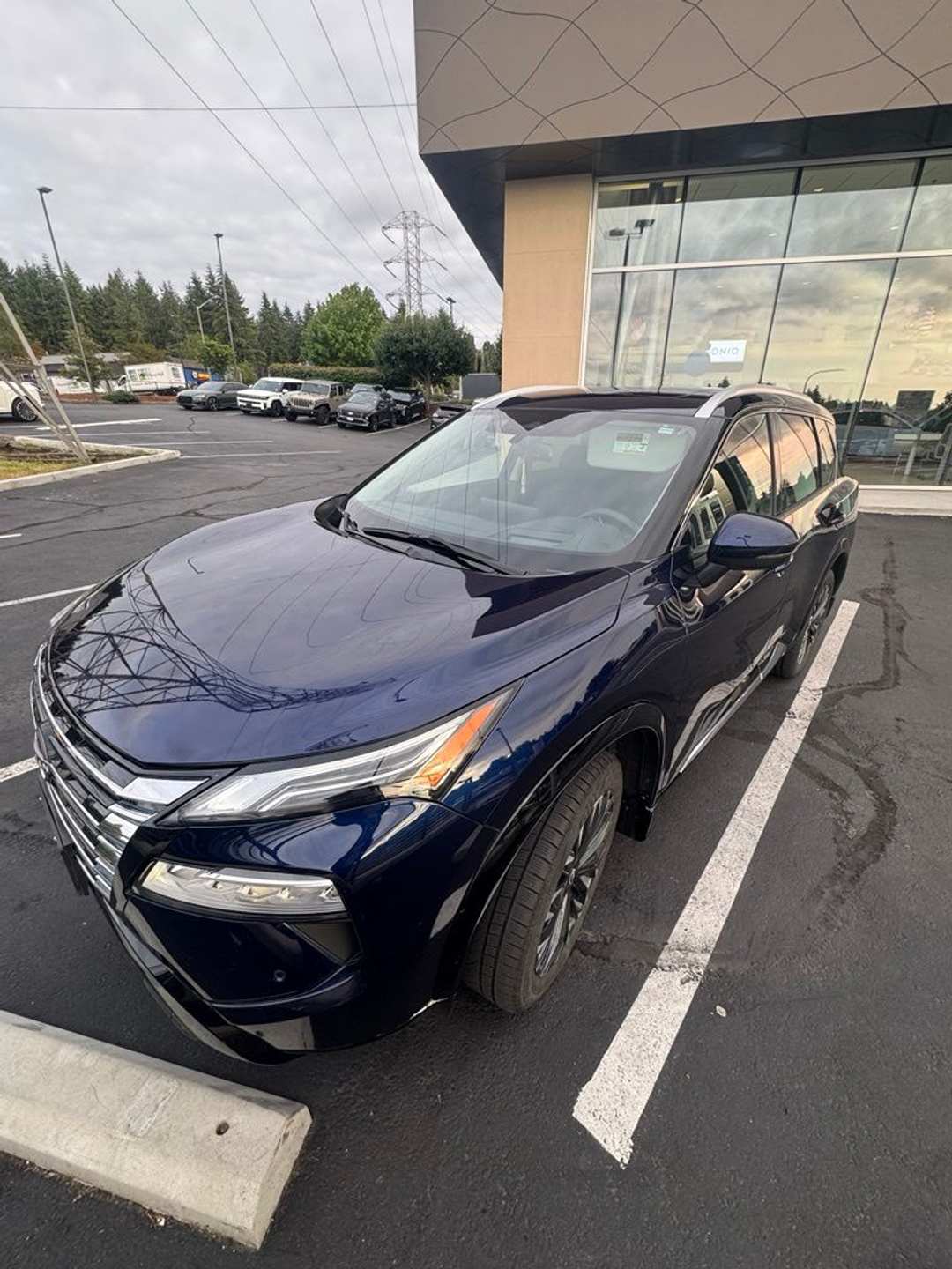 2024 Nissan Rogue Platinum - Image 2