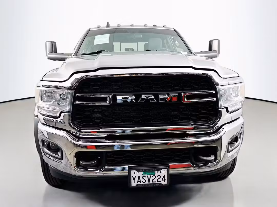 2022 Ram 5500Hd Tradesman - Image 2