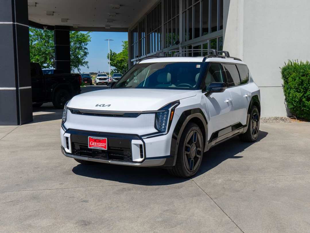 2026 Kia Ev9 GTLine - Image 3