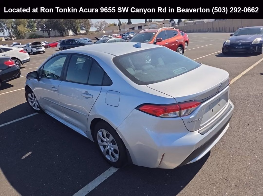 2021 Toyota Corolla LE - Image 3