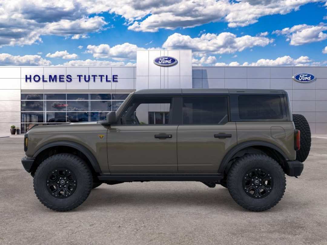 2026 Ford Bronco Badlands - Image 3